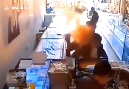 Cell phone explodes in the face of a man when changing the battery in a cell phone store.