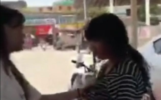 Chinese girl humiliates and beats her colleague for everyone to watch. Terrible!