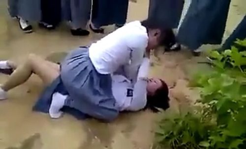 More school girls fighting in China! She almost kills her opponent.