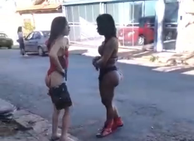Tranny fighting with style in the middle of the street in Brazil for provocations.