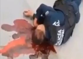 Cartel members execute police officer in broad daylight in Mexico.