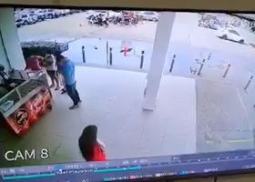 Man stabs woman to death in the middle of the street in broad daylight.