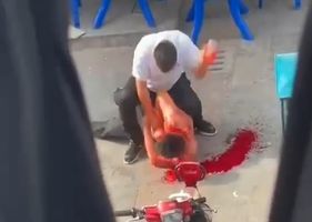 Man tries to kill another man in China with several glass blows to the head.