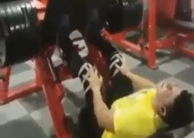 Man breaks his legs during bodybuilding. I can’t even imagine his pain!