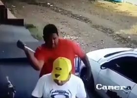 Coward with knife attacks man from behind and kills him with blows to the neck.