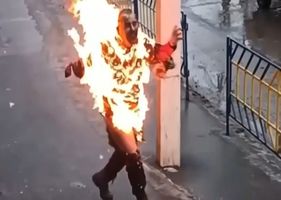 Man drenches himself in gasoline and sets himself on fire to burn himself alive in Ukraine in a desperate attempt to die.