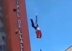 The blood flew right in my eye! Girl jumping of a building in Russia.