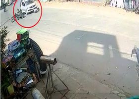 Woman turns into a human speed bump in India in a traffic accident in which the driver runs away without helping her.