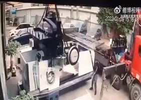 Worker suffers one of the worst work accidents anyone can imagine in China.