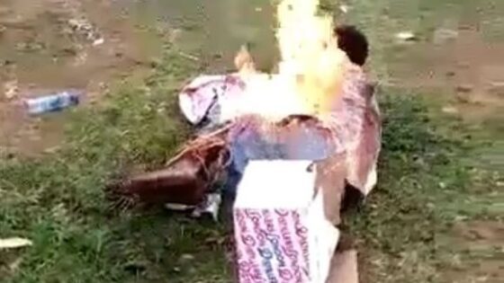 Thief burned alive as punishment for his actions Photo 0001 Video Thumb