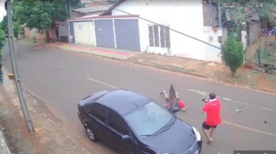 Bodybuilder shot by police officer during fight over mangoes Photo 0001 Video Thumb