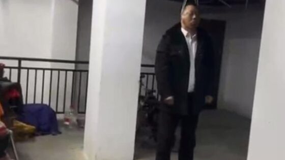 China man hangs himself Photo 0001 Video Thumb