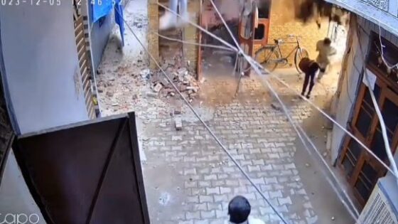 Video shows exact moment when building collapses on top of woman Photo 0001 Video Thumb