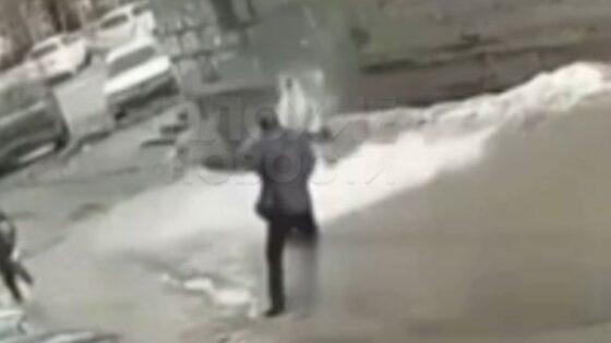 Woman dies after being hit by block of ice that breaks off from building Photo 0001 Video Thumb