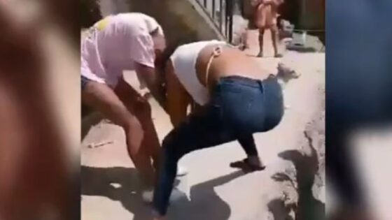 Girl fight ends very badly in colombia including free fall and everything Photo 0001 Video Thumb